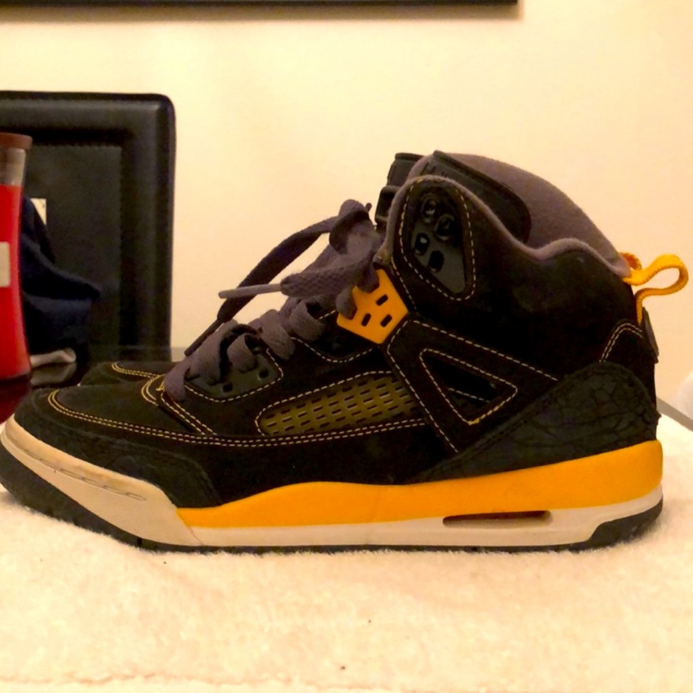 NIKE AIR JORDAN SPIZIKE BASKETBALL SNEAKERS MENS-BOYS (TEENS) SIZE 5.5Y